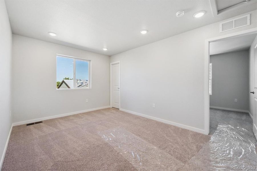 Spacious, unfurnished interior of a new home in Farmlore, Brighton (Image 17).