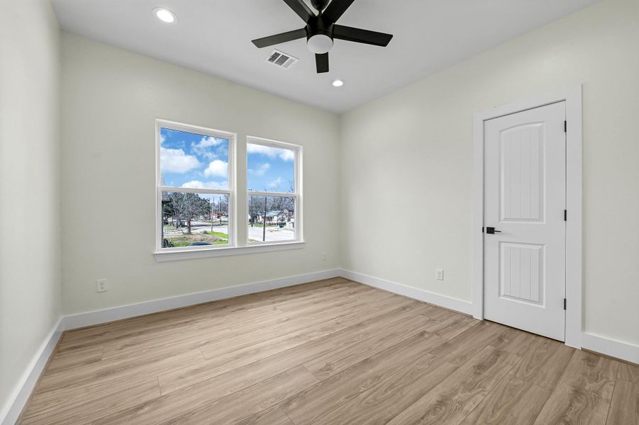 Spacious, unfurnished interior of a new home in , Houston (Image 17).