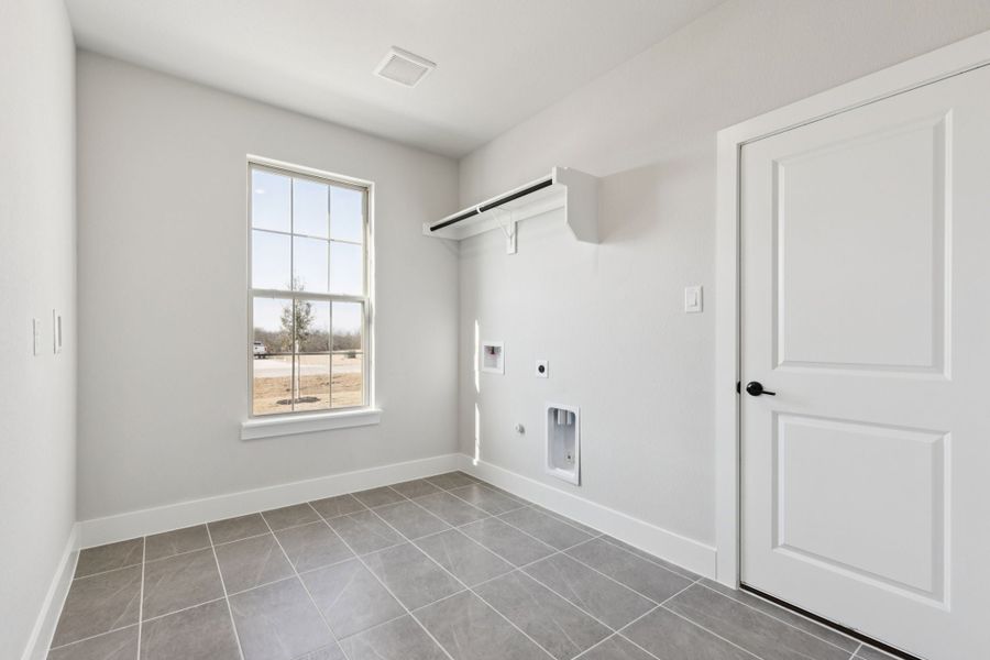 Spacious, unfurnished interior of a new home in Ellis Ranch Estates, Waxahachie (Image 28).