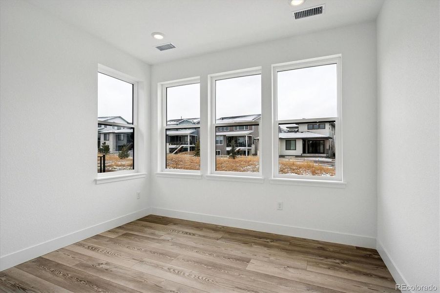 2nd bedroom w/ensuite bathroom 2nd bedroom w/ensuite bathroom