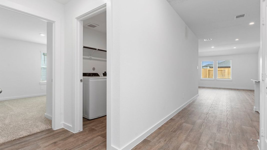 Spacious, unfurnished interior of a new home in Evergreen, Rosenberg (Image 13).