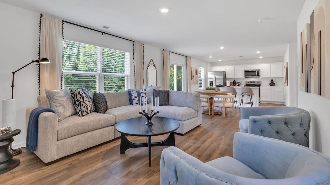 Representative furnished interior of a home built from the Penwell by D.R. Horton in Fairview Hills, Cleveland (Image 10).