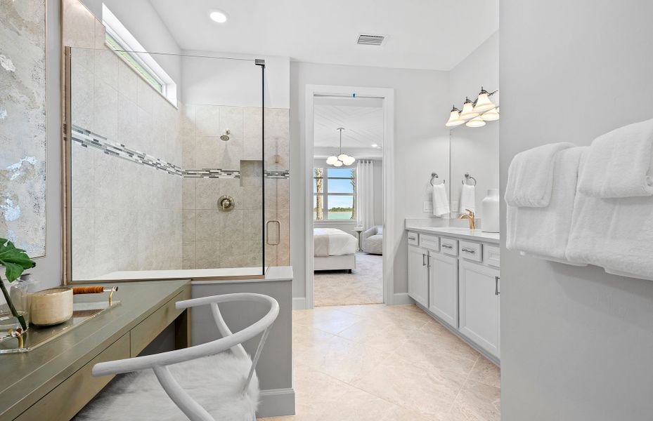 Owner's bath with lots of space