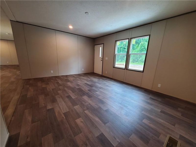 Spacious, unfurnished interior of a new home in , Marble Hill (Image 20).