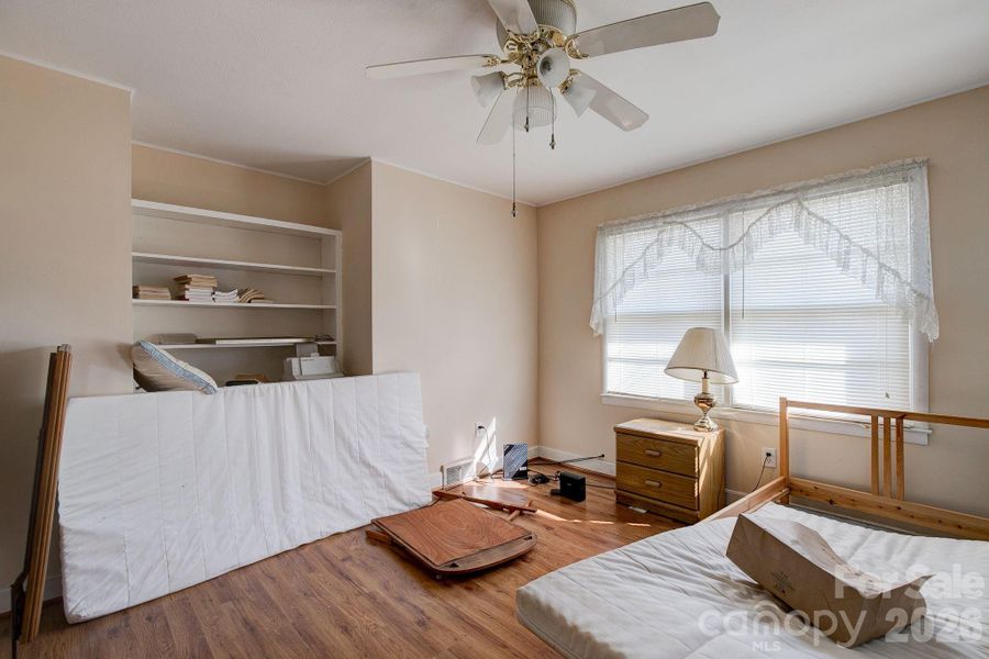 Furnished interior view inside a new home in , Pageland (Image 24).