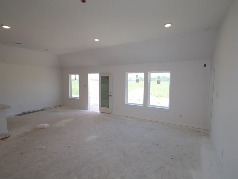 Spacious, unfurnished interior of a new home in Lago Mar, Santa Fe (Image 11). Spacious, unfurnished interior of a new home in Lago Mar, Santa Fe (Image 11).