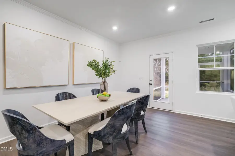 SUN_StellaView_Pic_Coleman_Dining_1of2