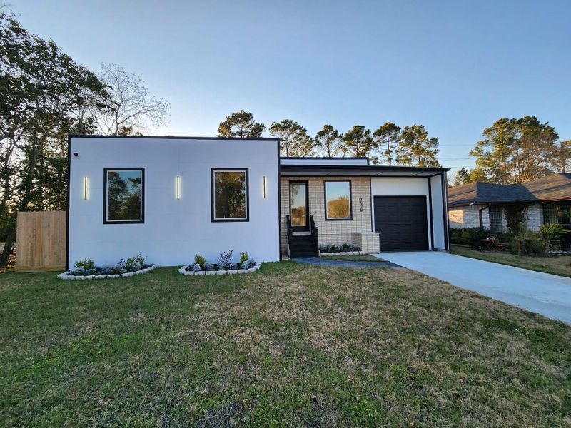 Exterior details and patio area of a home in , Houston (Image 3).