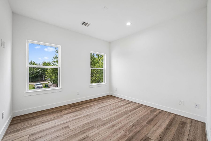 Spacious, unfurnished interior of a new home in , Houston (Image 28).