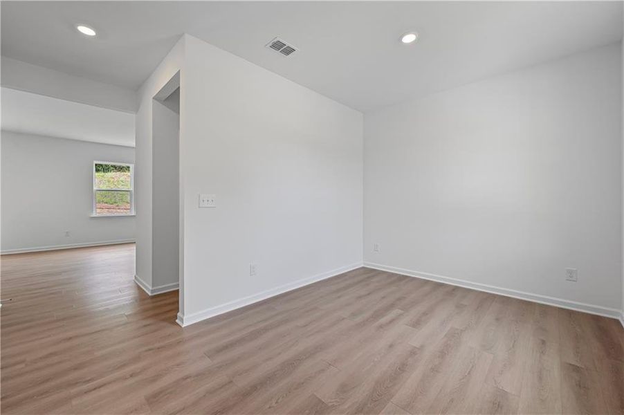 Spacious, unfurnished interior of a new home in Avery Ridge, Gainesville (Image 11).