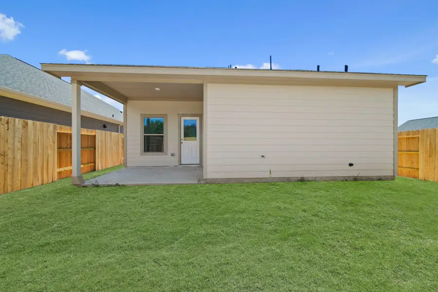 Exterior details and patio area of a home in Laurel Landing, Alvin (Image 14).