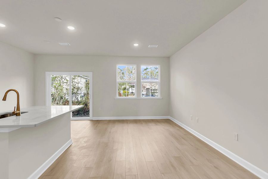 Spacious, unfurnished interior of a new home in Windward Village, Summerville (Image 8).