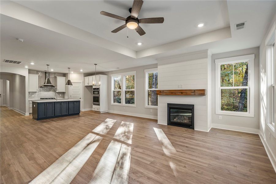 Spacious, unfurnished interior of a new home in Cross Creek Plantation, Seneca (Image 16).