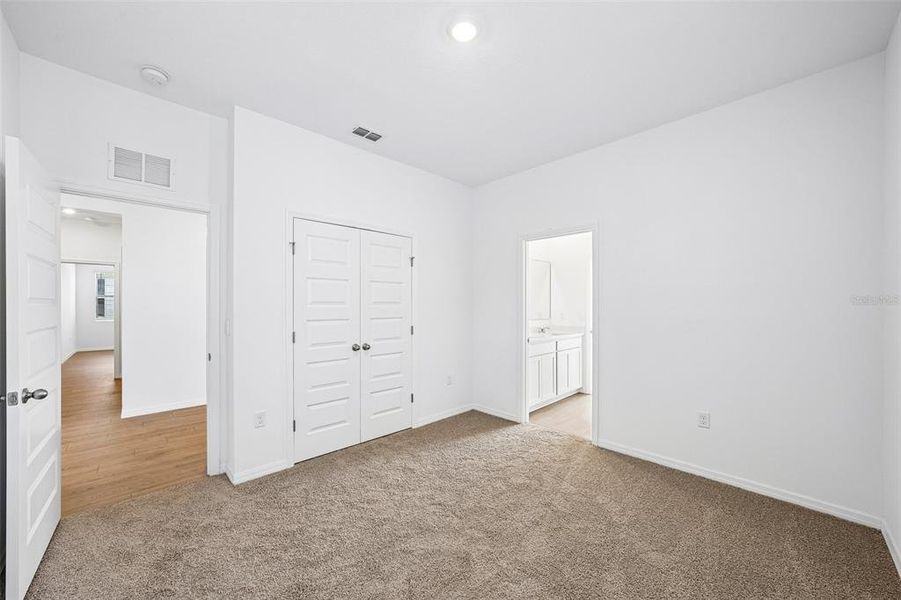 Spacious, unfurnished interior of a new home in , Lakeland (Image 38).