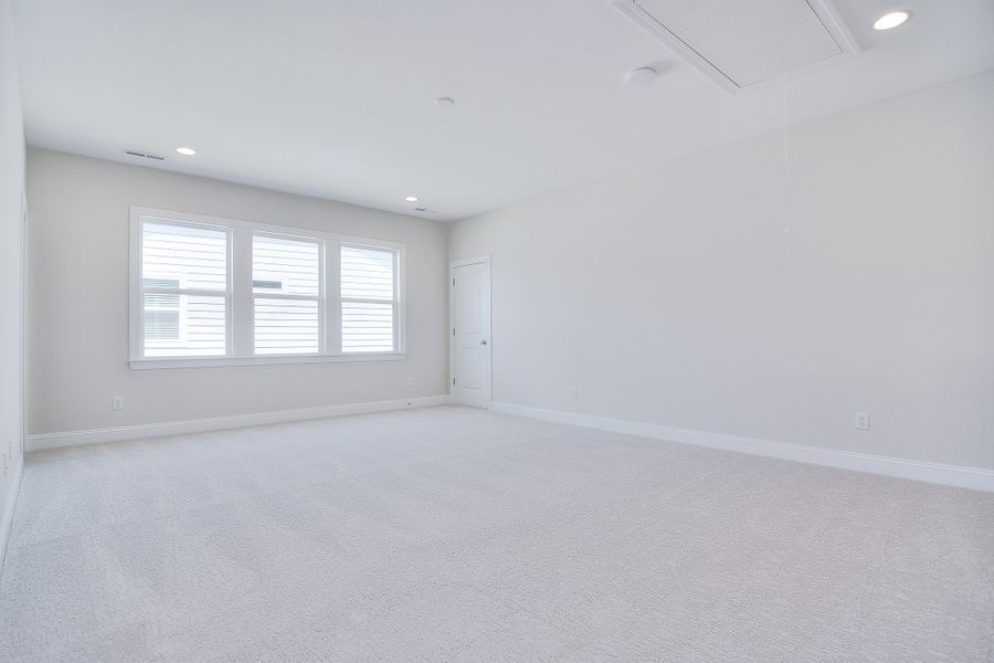 Representative unfurnished interior of a home built from the St Andrews by Greybrook Homes in Edmunds Farm, Clover (Image 41).