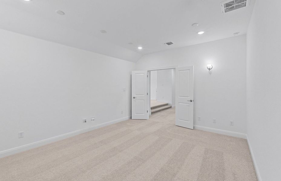 Spacious, unfurnished interior of a new home in Bluffview Reserve, Leander (Image 57).