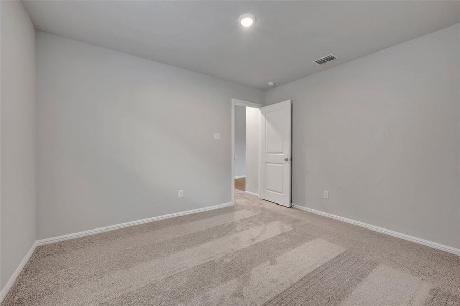 Spacious, unfurnished interior of a new home in Lane Ranch, Sanger (Image 20).