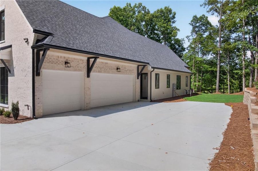 Exterior details and patio area of a home in , Lawrenceville (Image 38).