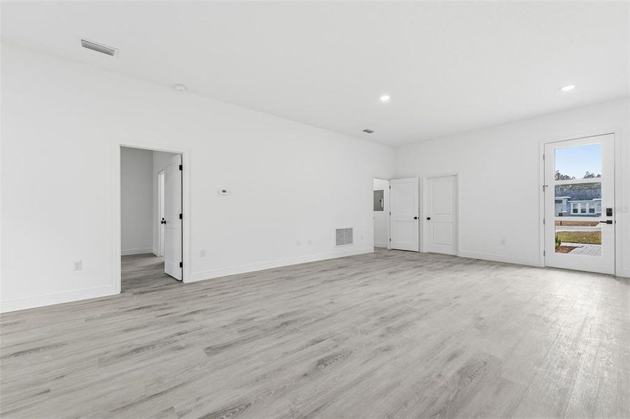 Spacious, unfurnished interior of a new home in , Ocala (Image 16).