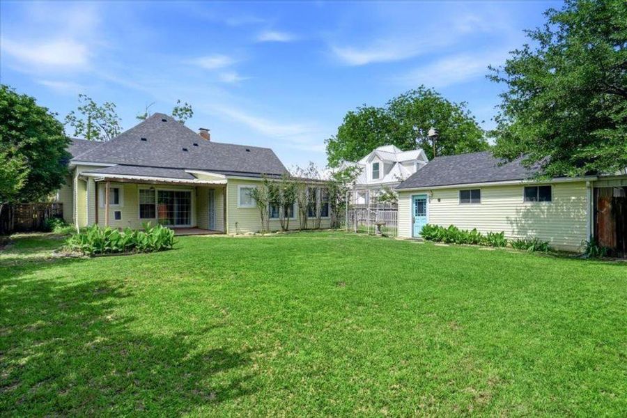 Exterior details and patio area of a home in , Itasca (Image 23).