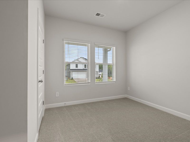 Spacious, unfurnished interior of a new home in Riverwood Farm, Piedmont (Image 13).
