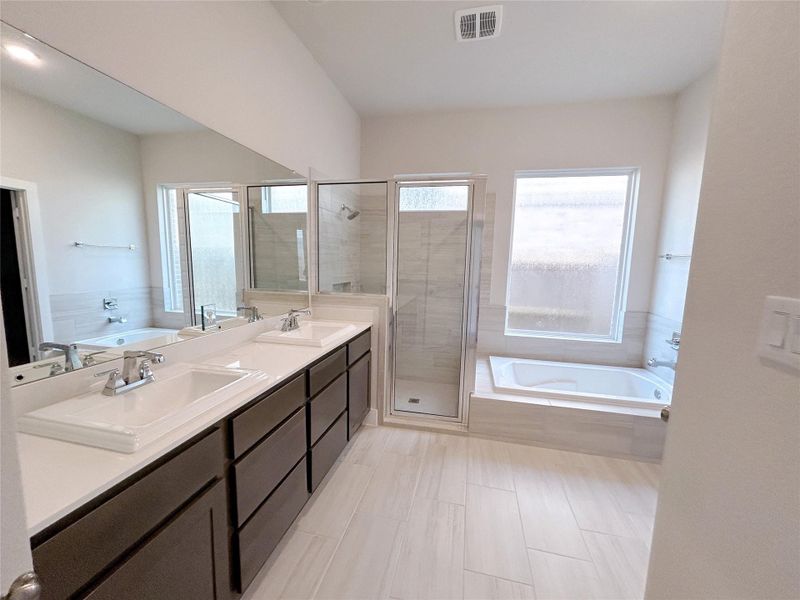 Furnished interior view inside a new home in Cross Creek Ranch 45′, Fulshear (Image 6).