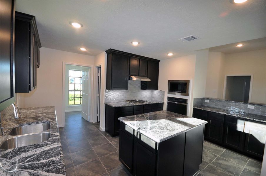 Furnished interior view inside a new home in Pedregal, League City (Image 9).
