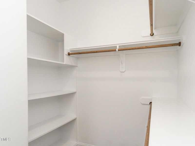25 2374_WhelenDr PrimaryCloset