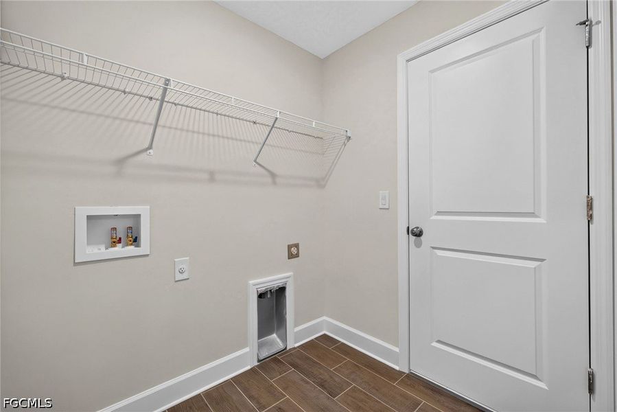 Spacious, unfurnished interior of a new home in Cape Coral, Cape Coral (Image 23).