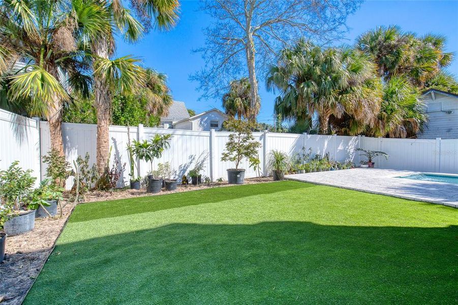 Exterior details and patio area of a home in , Daytona Beach (Image 43).