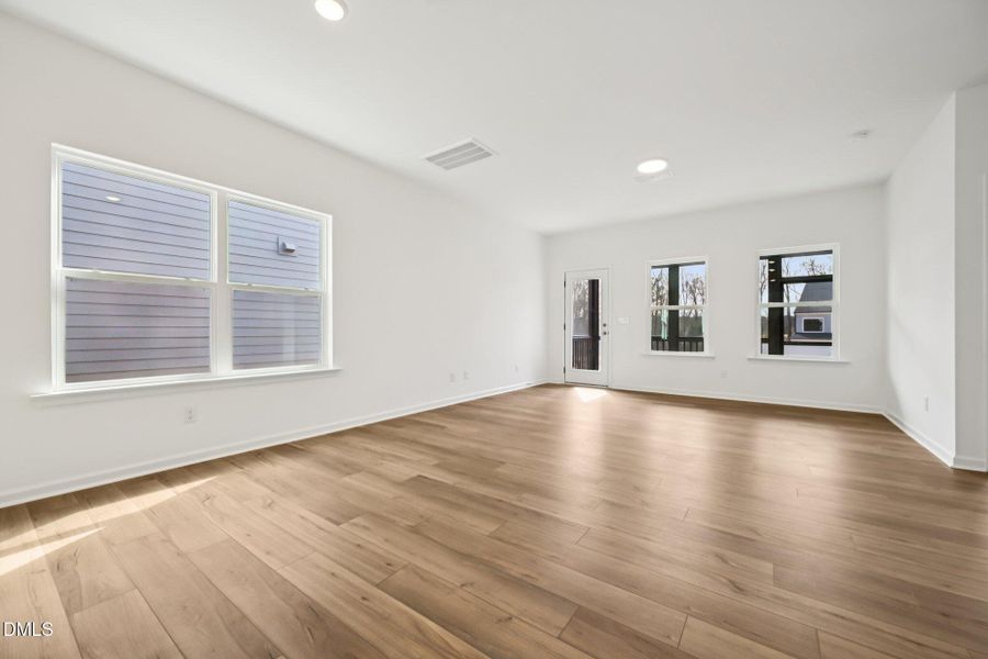 7-web-or-mls-Emeline Wy-S2402-007