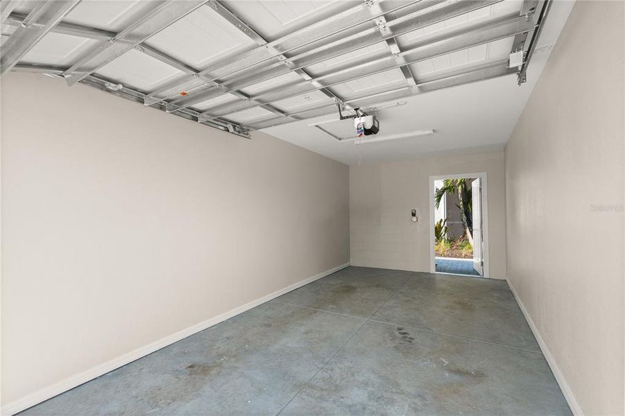 Spacious, unfurnished interior of a new home in Calusa Country Club, Lakewood Ranch (Image 46).