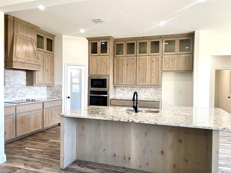 Furnished interior view inside a new home in , Waxahachie (Image 3).