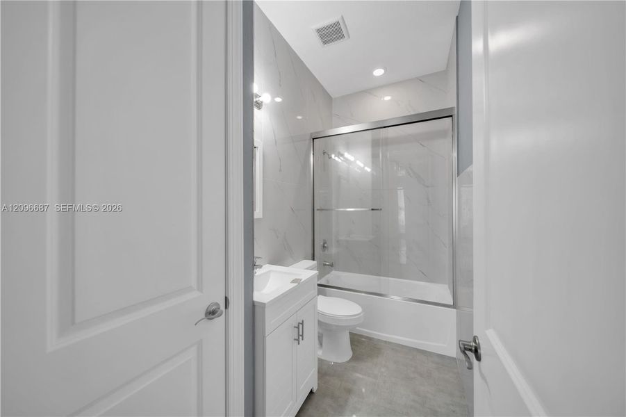 Furnished interior view inside a new home in , Lehigh Acres (Image 10).