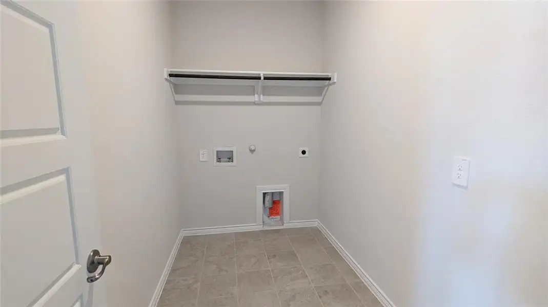 Spacious, unfurnished interior of a new home in Trailstone, Caddo Mills (Image 10).