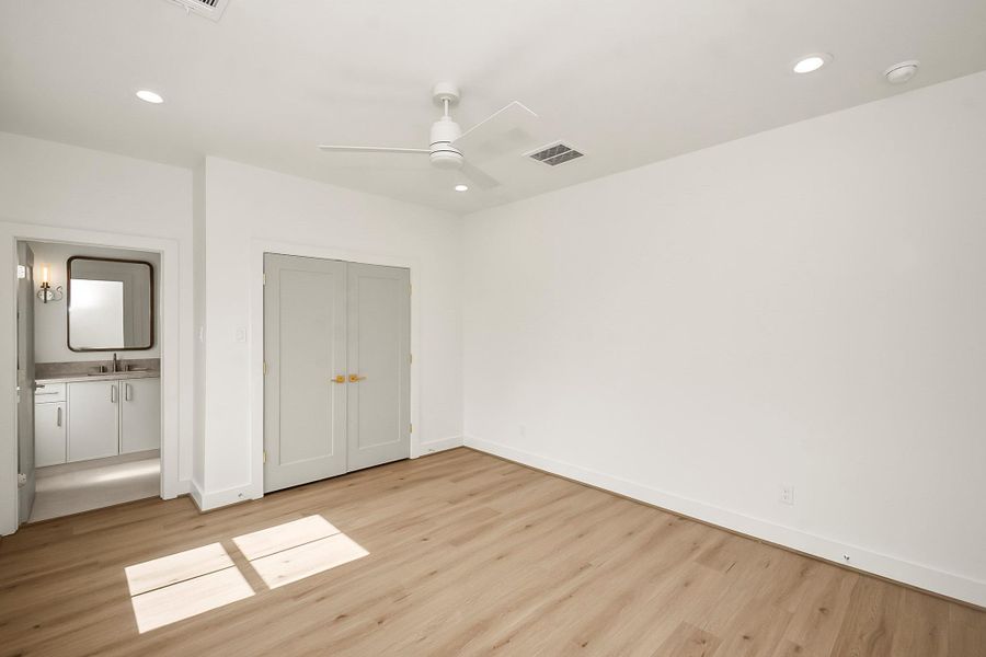 Spacious, unfurnished interior of a new home in , Houston (Image 23).