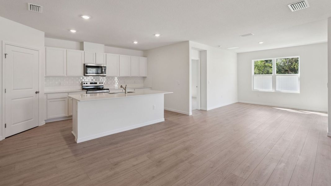 Image 11 representing the COVINGTON by D.R. Horton in Ironwood, Daytona Beach, FL. Image 11 representing the COVINGTON by D.R. Horton in Ironwood, Daytona Beach, FL.