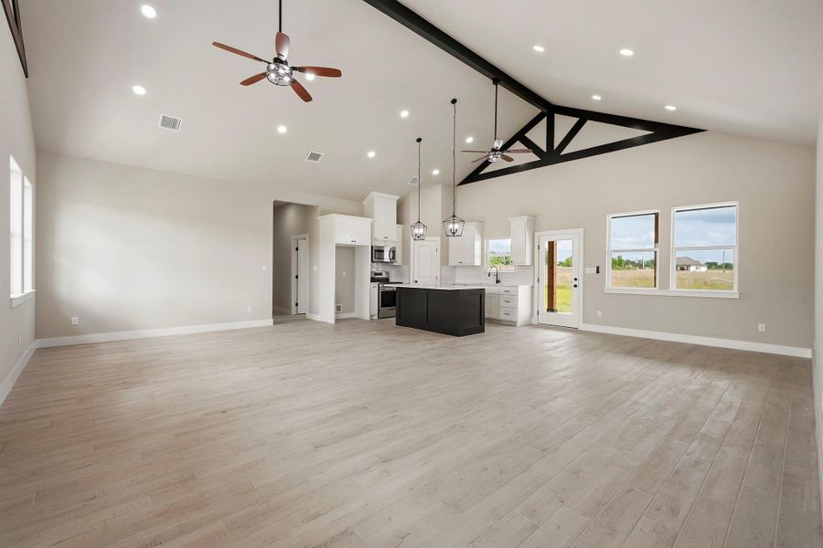Spacious, unfurnished interior of a new home in , Franklin (Image 18).