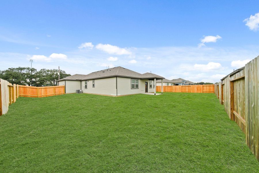 Exterior details and patio area of a home in Valor Park, Bay City (Image 4).