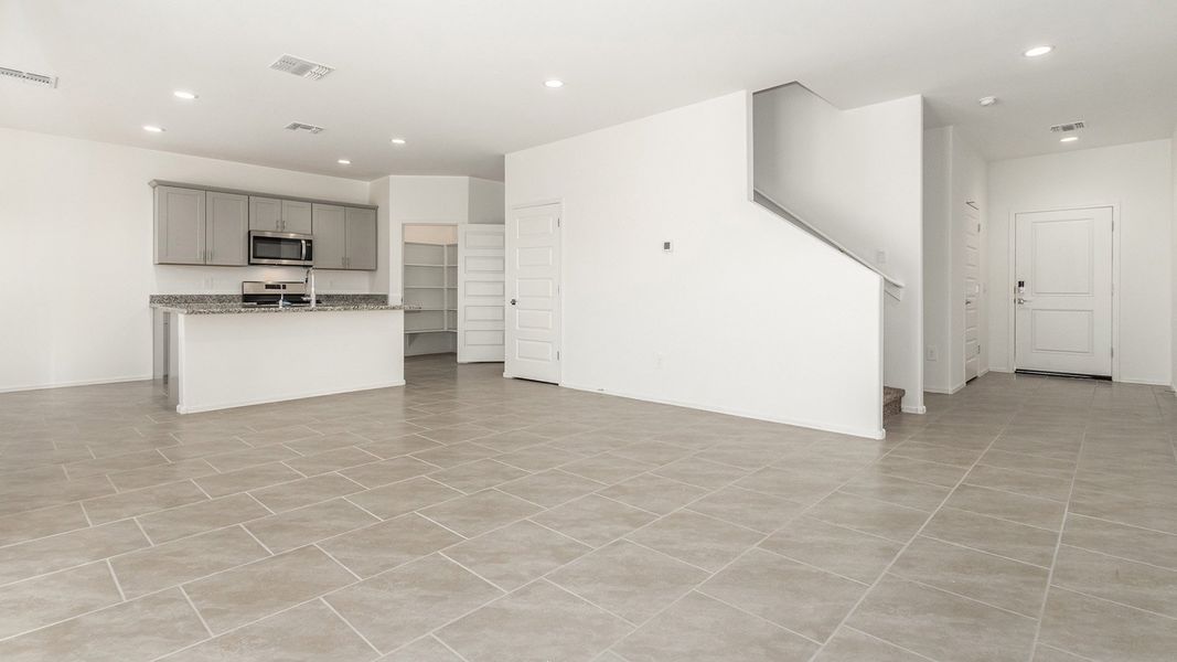 Spacious, unfurnished interior of a new home in Blackhawk, Tucson (Image 11).