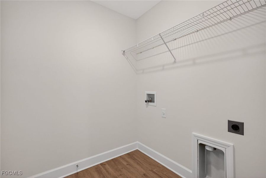 Spacious, unfurnished interior of a new home in Cape Coral, Cape Coral (Image 20).