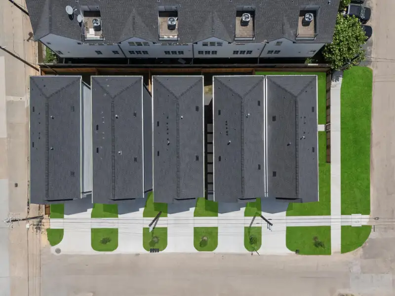 Exterior details and patio area of a home in Skyline Homes at Lou Ellen, Houston (Image 3).