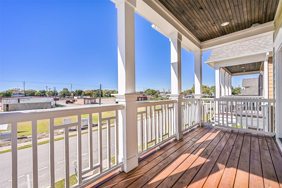 Exterior details and patio area of a home in Pearland Old Townsite, Pearland (Image 4).