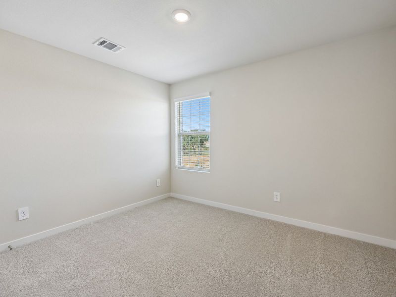 Spacious, unfurnished interior of a new home in Oak Ridge Park, Corinth (Image 15).