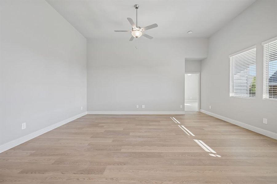 Spacious, unfurnished interior of a new home in Lakehaven - Premier Series, Farmersville (Image 16).
