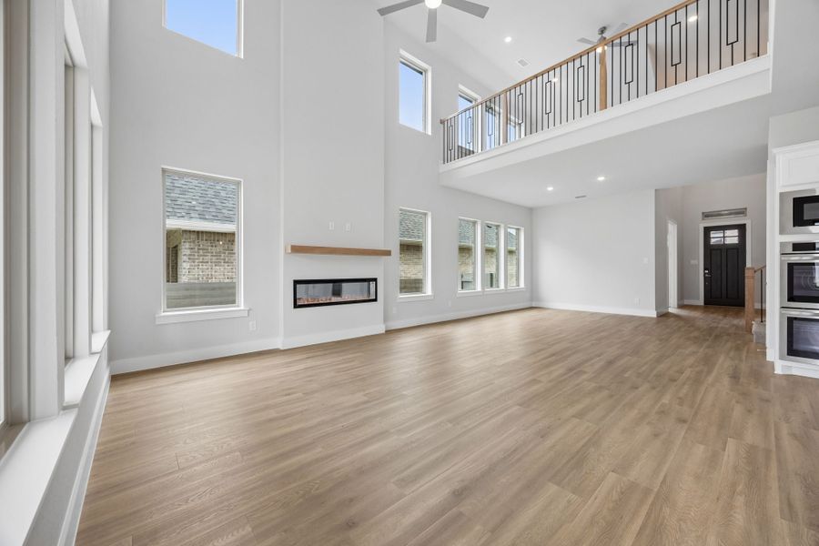 Spacious, unfurnished interior of a new home in Painted Tree Lakeside, McKinney (Image 15).