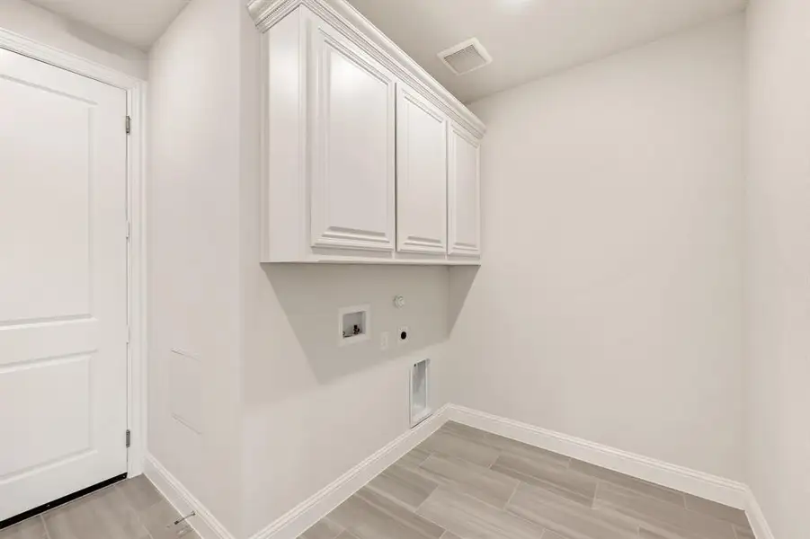 Spacious, unfurnished interior of a new home in Hayes Crossing, Midlothian (Image 30). Spacious, unfurnished interior of a new home in Hayes Crossing, Midlothian (Image 30).