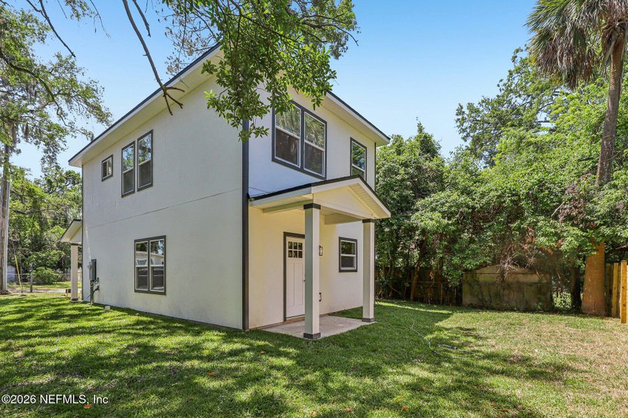 Exterior details and patio area of a home in , Jacksonville (Image 3).