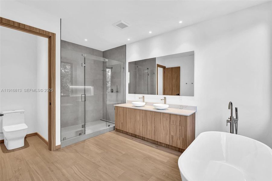 Furnished interior view inside a new home in , Miami (Image 44).