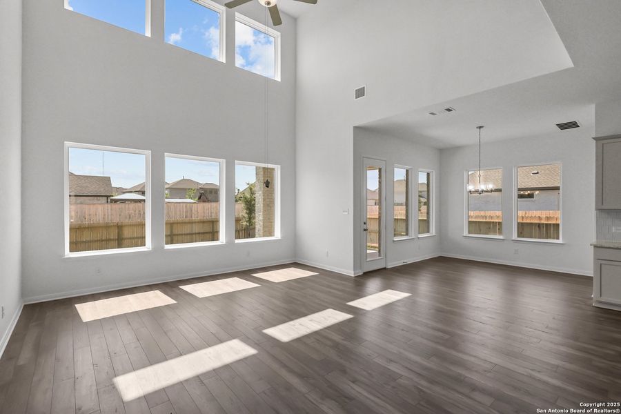 Spacious, unfurnished interior of a new home in Stillwater Ranch 60', San Antonio (Image 15).